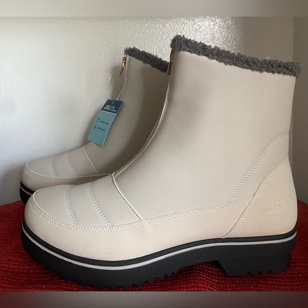 Women's Winter Boots in Cream and Gray - Picture 8 of 16